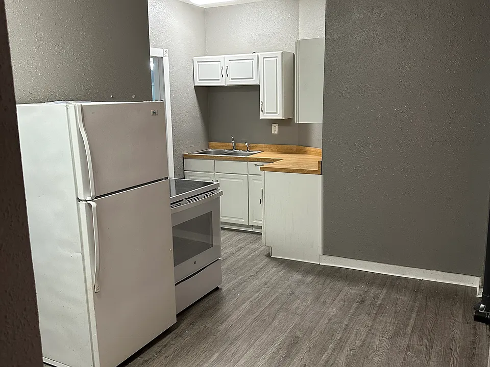 514 Loras Blvd #3