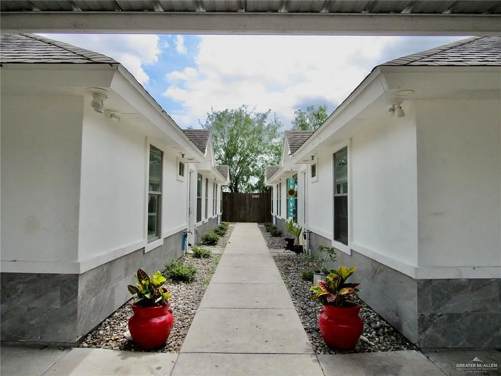 3 bed, 2.0 bath, 1050 sqft, $1,195 — Photo 1