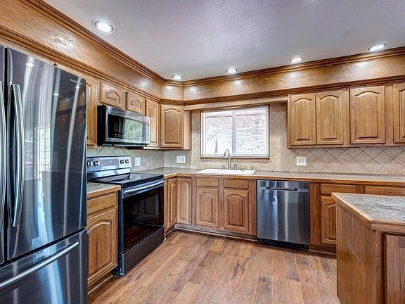 4th image of 5600 Kiowa Plains Ct