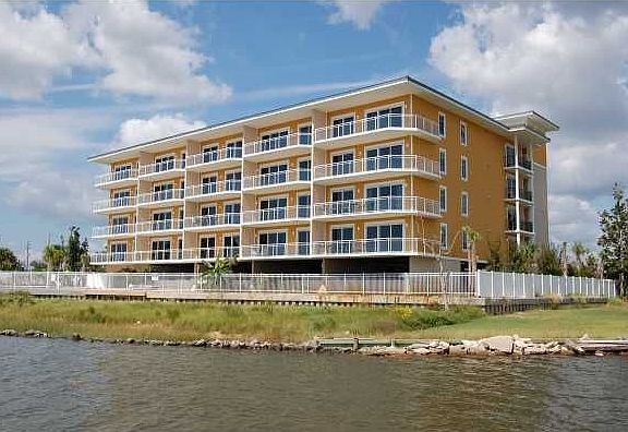 3rd image of 8747 Navarre Pkwy Unit 306