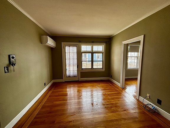 3rd image of 263 Pine St
