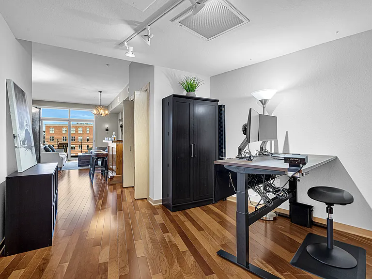 106 W Seeboth St #407 — Photo 10