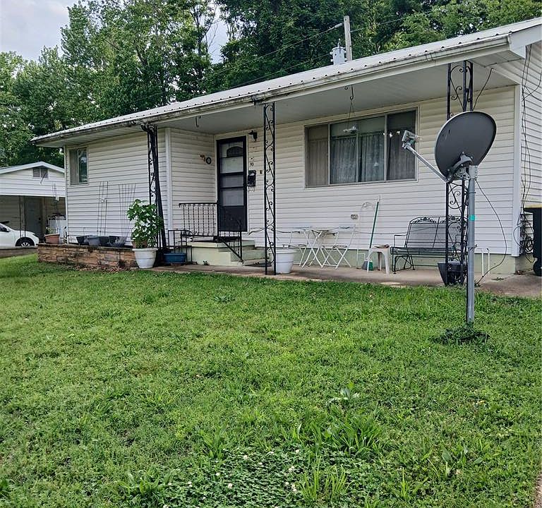 1st image of 901 Maple St