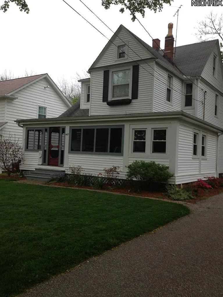 4677 Maple St photo 1
