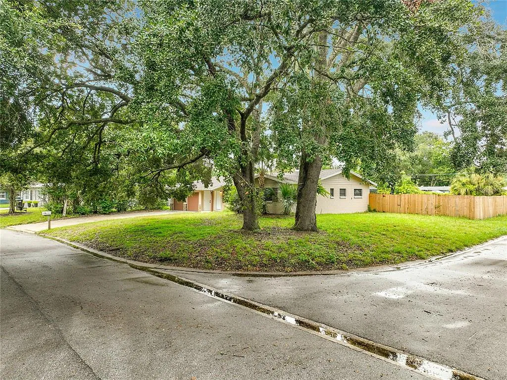 4 bed, 3.0 bath, 1842 sqft, $3,000 — Photo 2