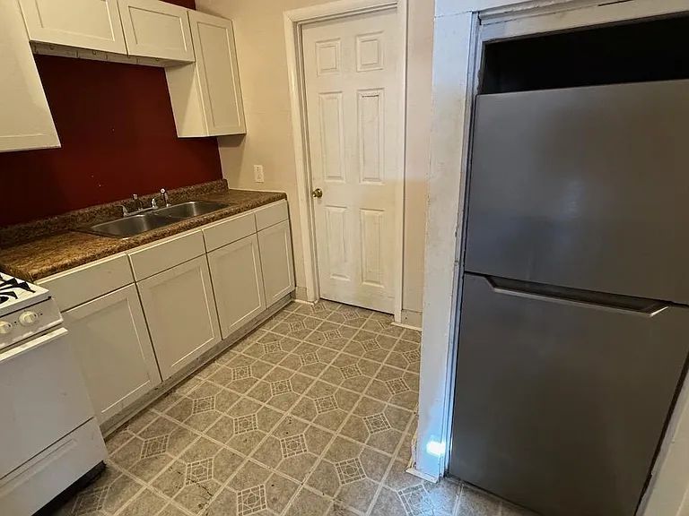 1005 Bluff St #2 — Photo 4