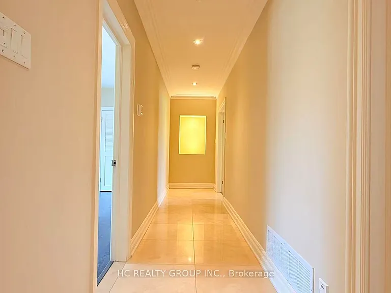 1 Tudor Gate — Photo 26