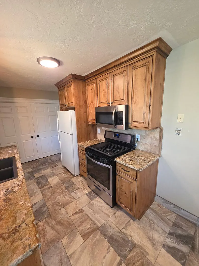 Awesome 5 Bed 2 Bath Home In Pocatello With Washer And Dryer Included — Photo 2