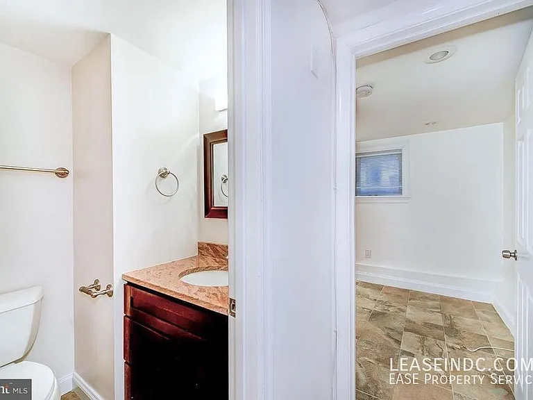 31 T St NW #B — Photo 7