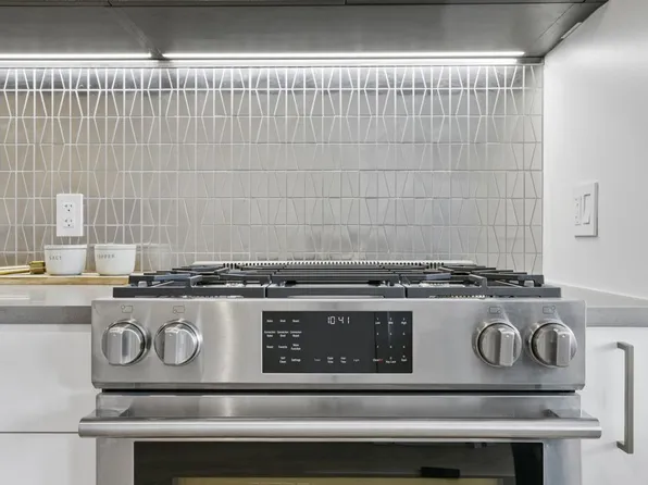 470 Dean Street image 4 of 14