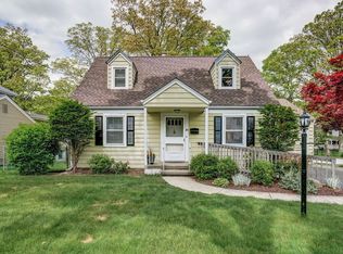 31 Winchester Rd, Livingston, NJ 07039