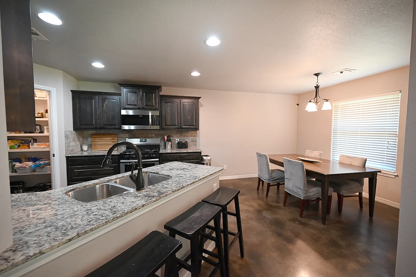 4 bed, 1780 sqft, $2,400 — Photo 4