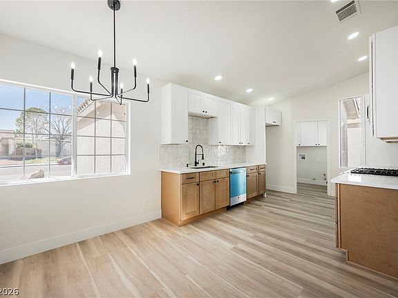 5th image of 334 W Azure Ave
