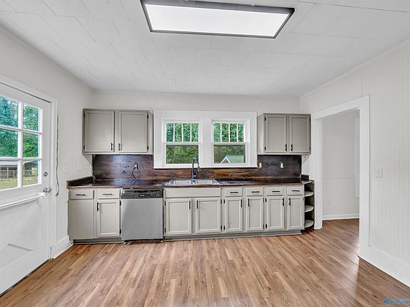 5th image of 346 School St