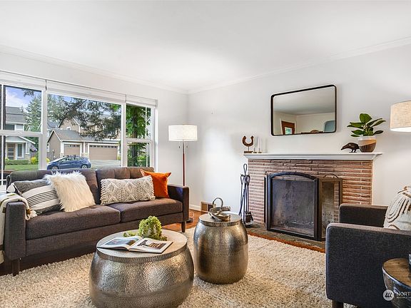3rd image of 17916 1st Avenue NE