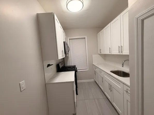 123 Corbin Avenue image 1 of 9