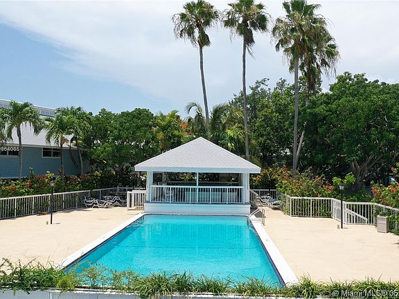 5th image of 798 Crandon Blvd APT 33-C