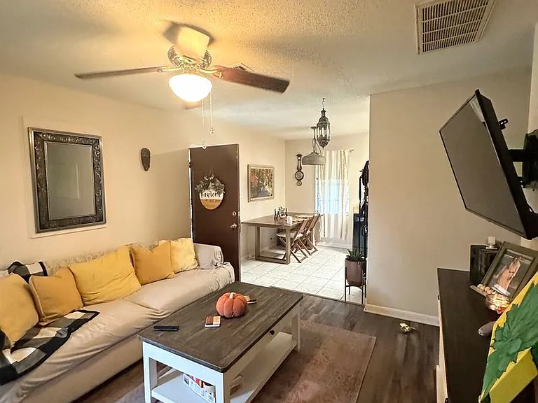 2120 Eliasberg St — Photo 3