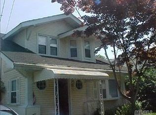 71 Centre St, Freeport, NY 11520
