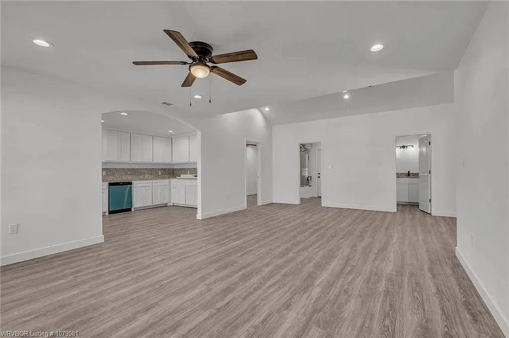 3 bed, 2.0 bath, 1120 sqft, $1,400 — Photo 2