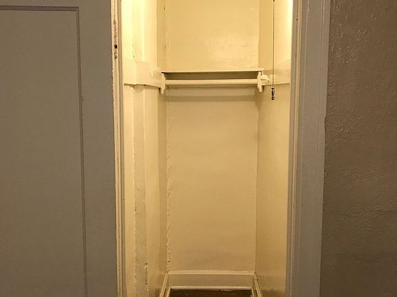 5th image of 109 E 40th St #210