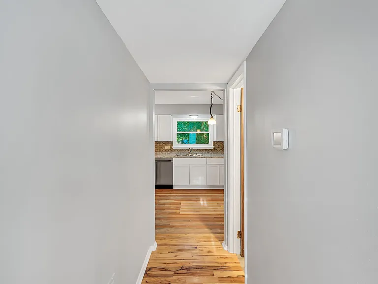 1449 Moores Mnr — Photo 4