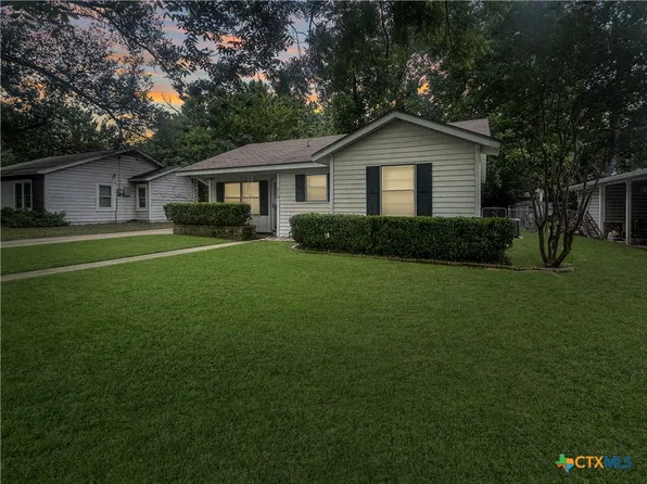 710 E 14th St, Cameron, TX 76520