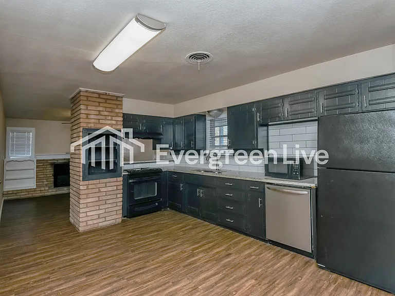 7105 Robinhood Ln — Photo 6