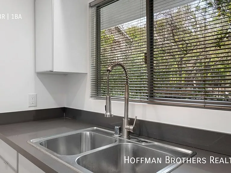 1148 N Clark St #8 — Photo 6