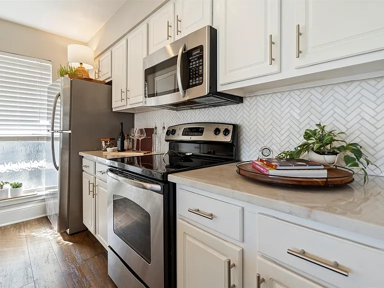 5916 Sandhurst Ln #225 — Photo 11