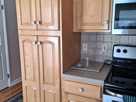 3rd image of 250 Centerbrook Road