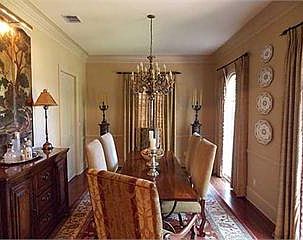3rd image of 533 Oakwood Dr