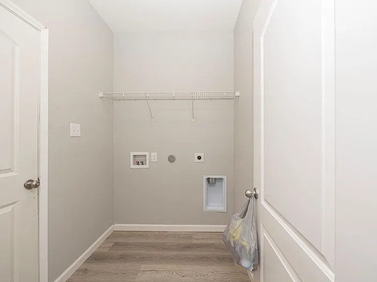 208 Harvey St — Photo 8