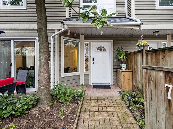 4th image of 848 W 16th St #7