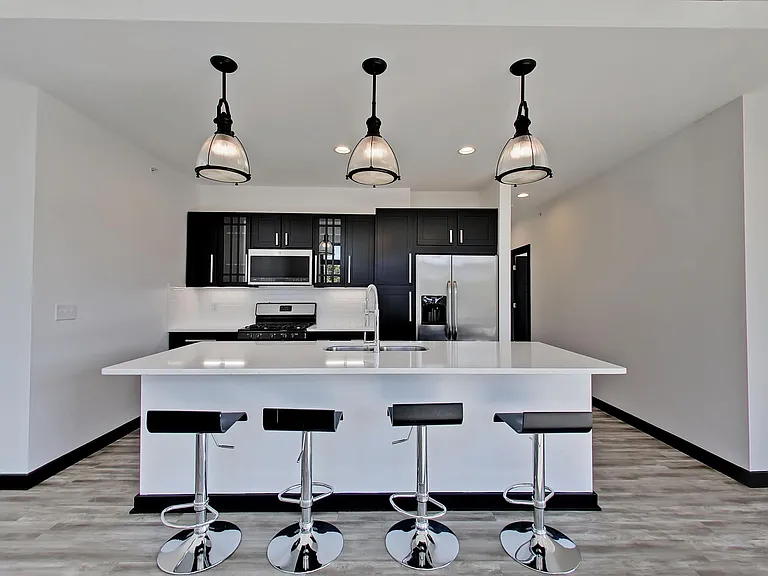 1749 Front St #D — Photo 4