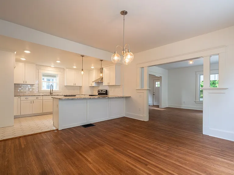528 E Normal St — Photo 11