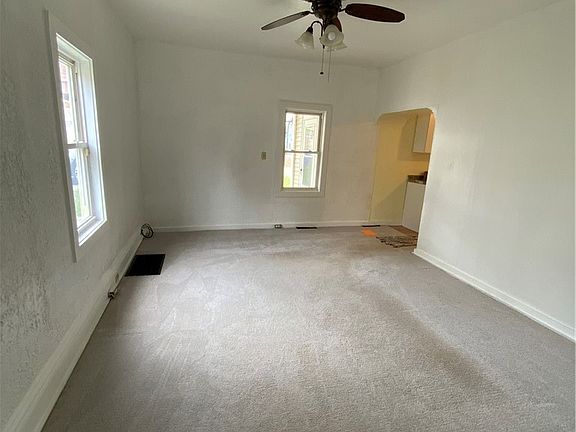 3rd image of 822 Avondale St