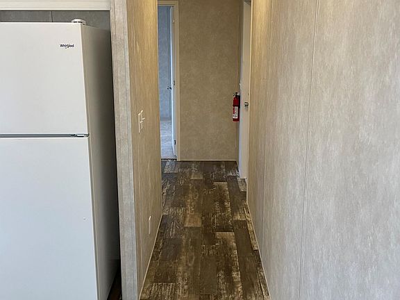 5th image of 1533 Hillview Dr