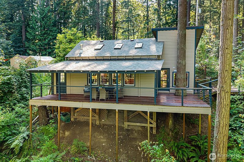 3rd image of 1823 Emerald Lake Way