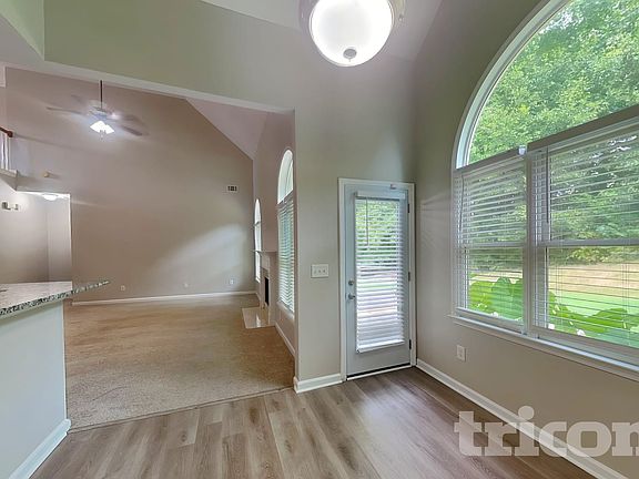 5th image of 1060 Middlebrooke Dr