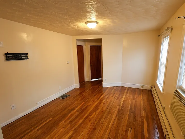 61 Boylston St #2 — Photo 2