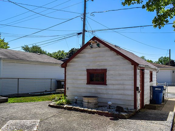 5th image of 2646 N 76th Ct