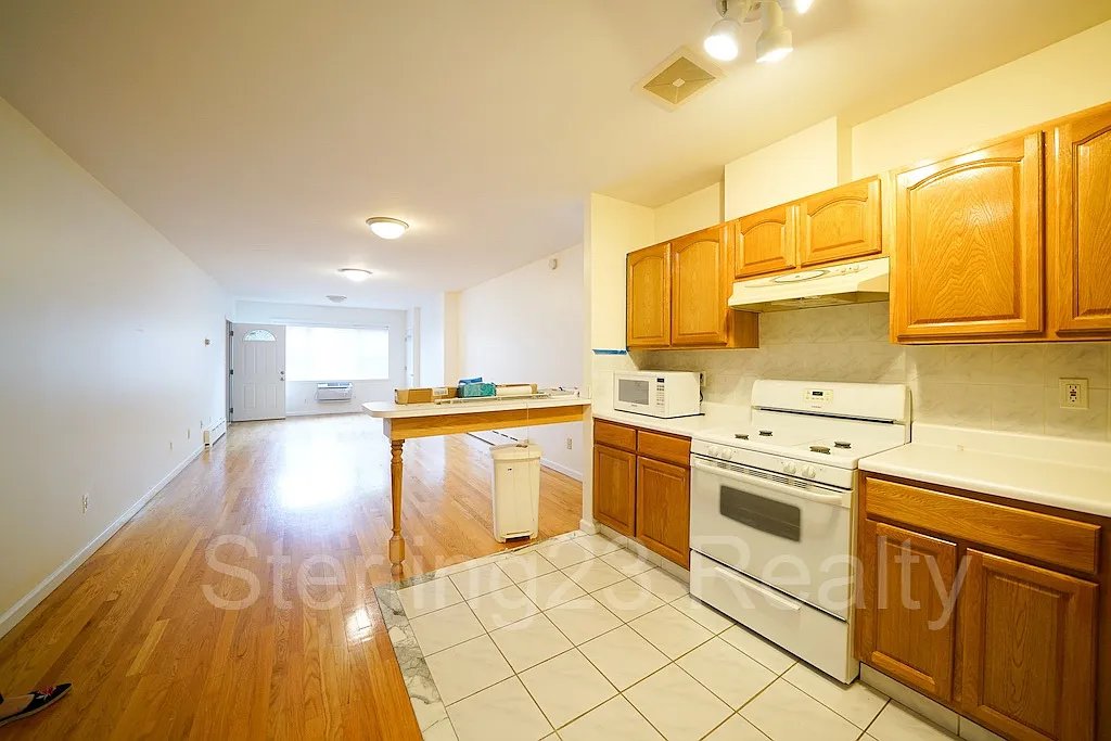 21-26 21st Road — Photo 1