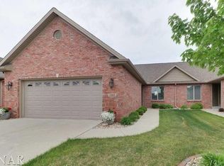 1923 Dunraven Rd, Bloomington, IL 61704