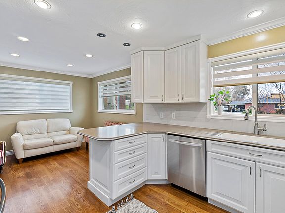 4th image of 2829 E Upland Dr