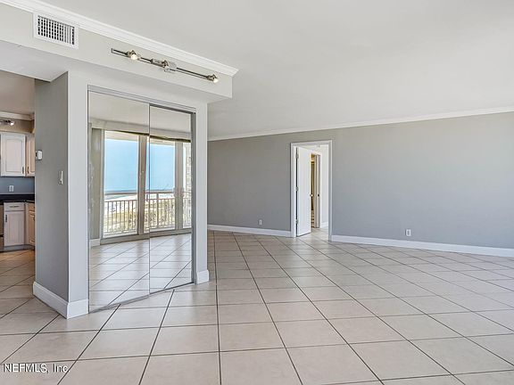 5th image of 1601 Ocean Dr S APT 502