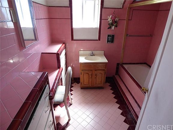 3rd image of 537 Oakford Dr