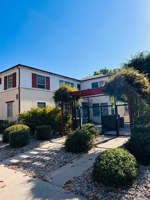 2 bed, 896 sqft, $2,500 — Photo 1