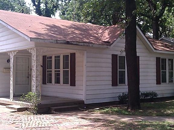 2nd image of 1701 Robinwood Dr