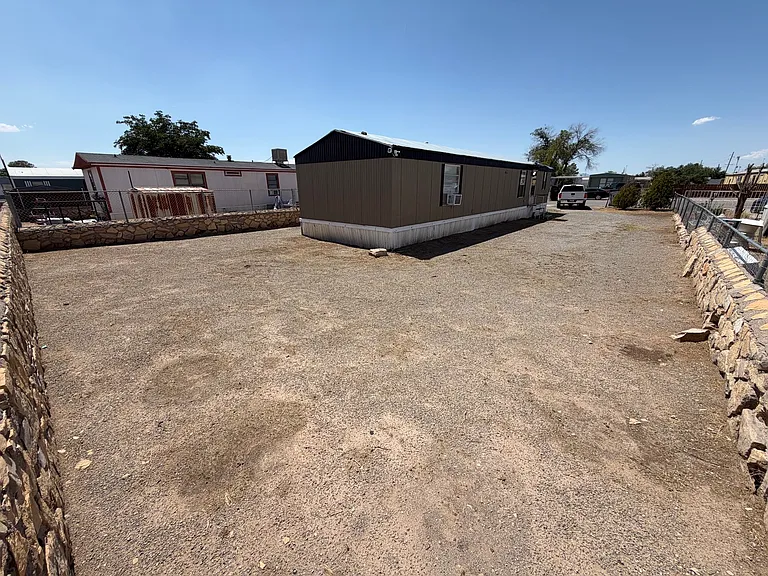 304 Celaya Way — Photo 3